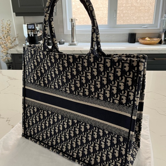 Door Large Oblique Book Tote - Picture 11 of 13